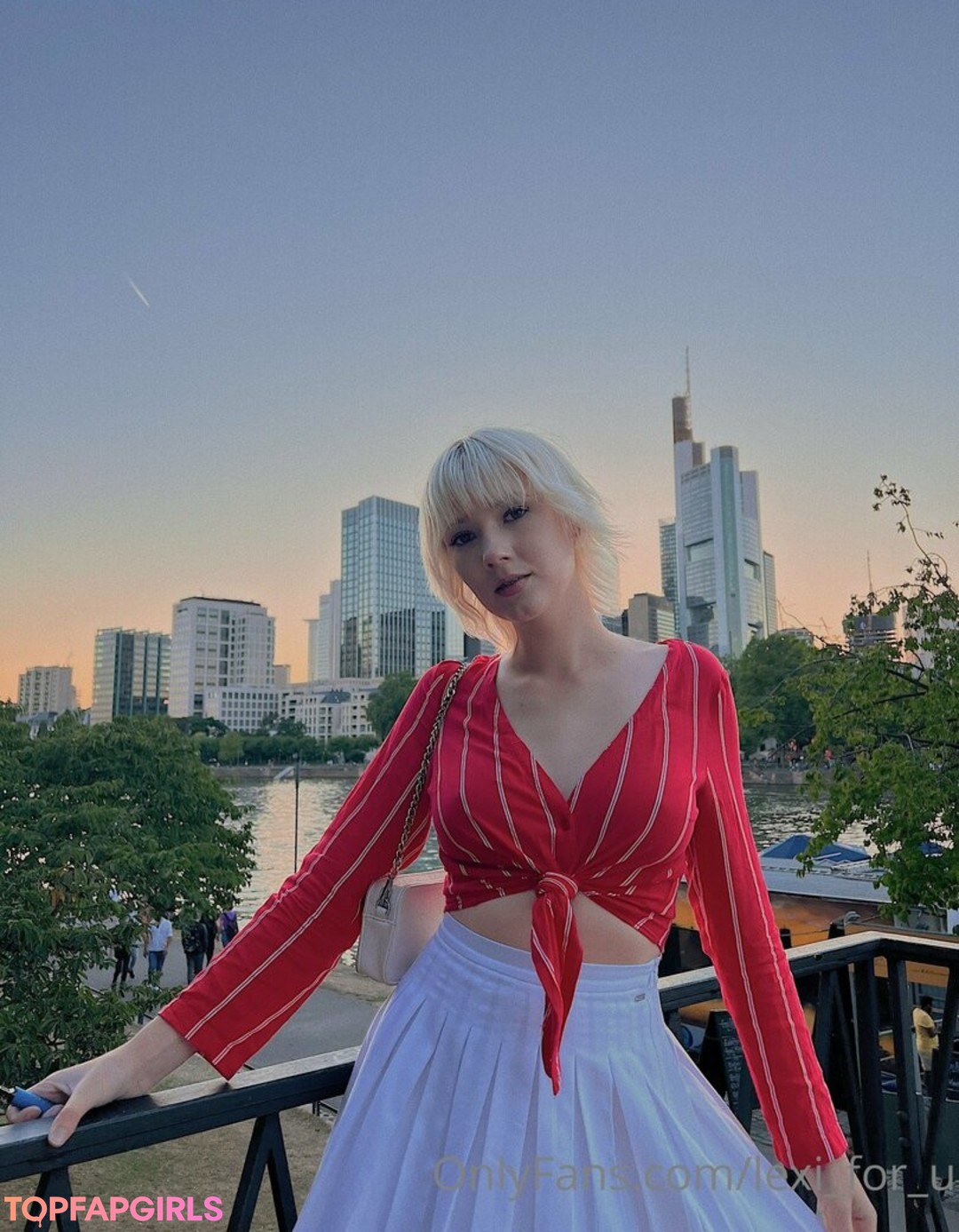 Foto di nudo di fuga di OnlyFans di Foreveryourslexi #8 Foto di nudo di fuga di OnlyFans di Foreveryourslexi #8