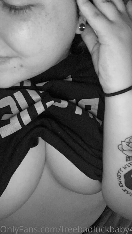 Foto di nudo di fuga di OnlyFans di Freebadluckbaby420