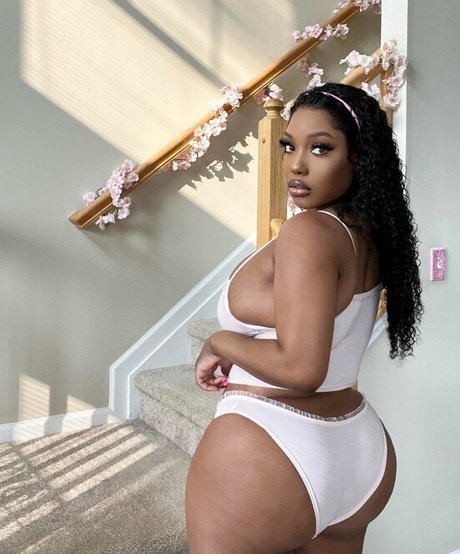 Foto di nudo di fuga di OnlyFans di Chawanda Love