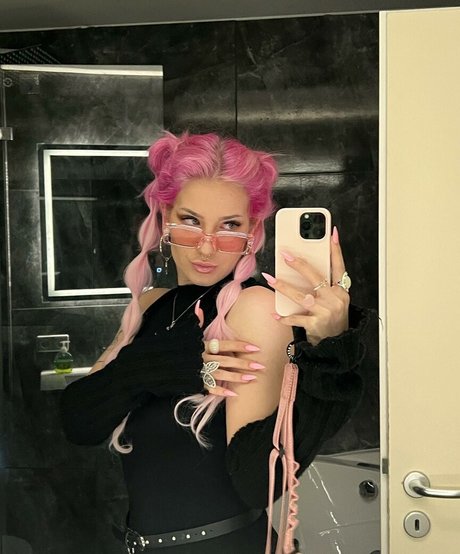 Foto di nudo di fuga di OnlyFans di Pinkarosalina