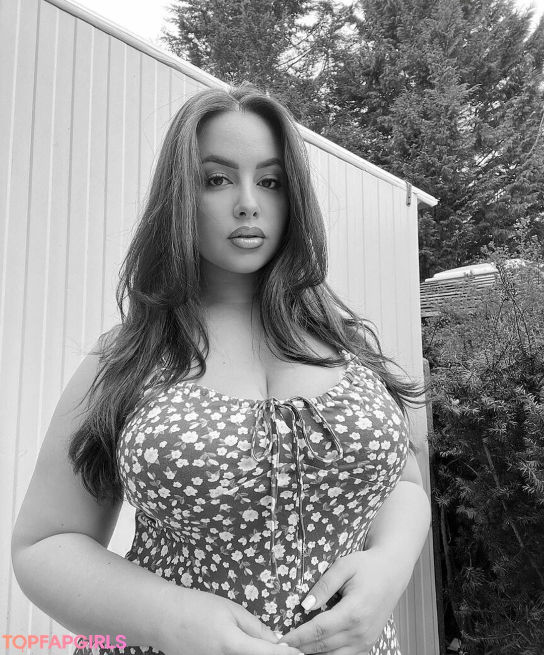 Foto di nudo di fuga di OnlyFans di Zina Hadid #56 Foto di nudo di fuga di OnlyFans di Zina Hadid #56