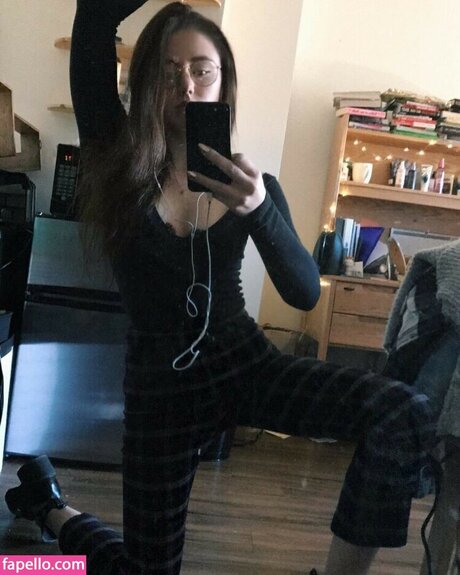Lily Mo Sheen