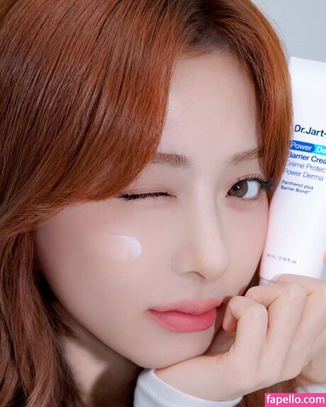 Huh Yunjin 