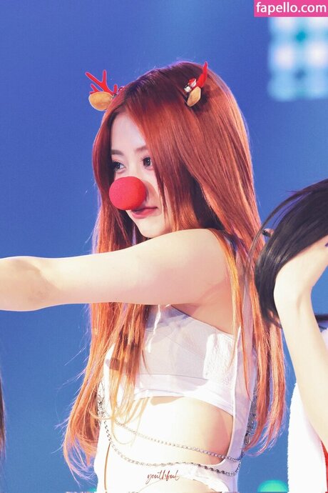 Huh Yunjin 