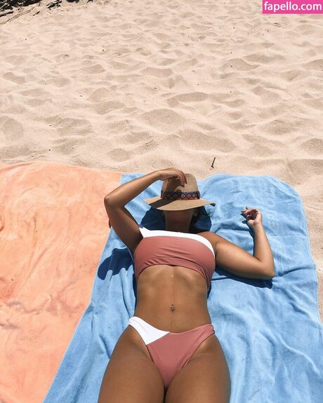 Foto di nudo di fuga di OnlyFans di Sara Liso