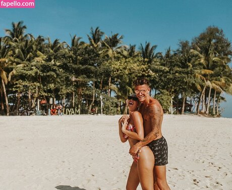 Foto di nudo di fuga di OnlyFans di Dabbleandtravel