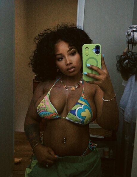 Foto di nudo di fuga di OnlyFans di Kortynie