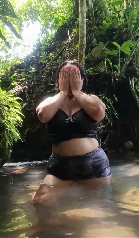Foto di nudo di fuga di OnlyFans di Dairalinavega