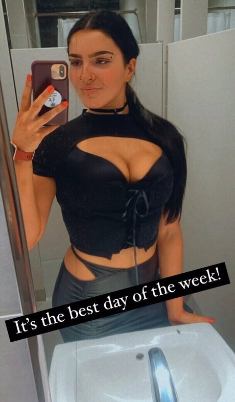 Foto di nudo di fuga di OnlyFans di Persia Pirotta