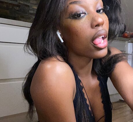 Foto di nudo di fuga di OnlyFans di Ana