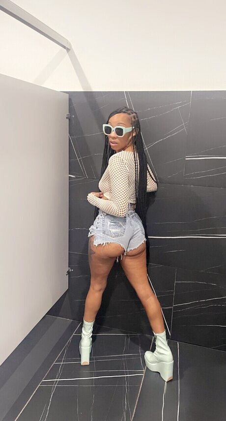 Foto di nudo di fuga di OnlyFans di Meld
