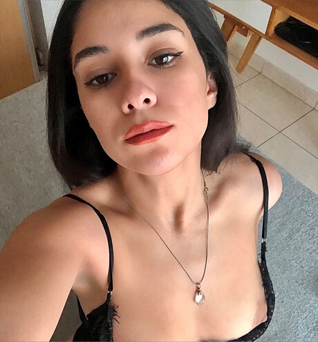 Foto di nudo di fuga di OnlyFans di Agnes
