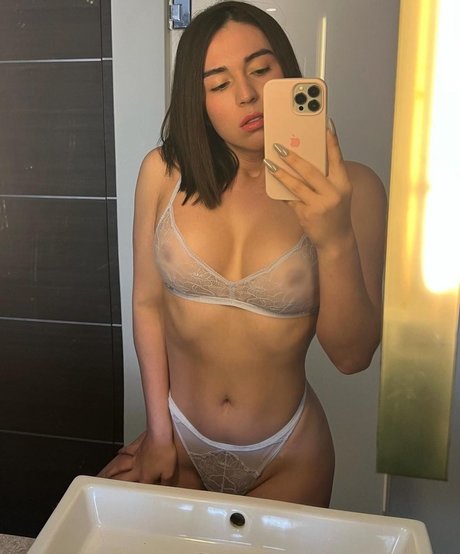 Foto di nudo di fuga di OnlyFans di Alina Garza