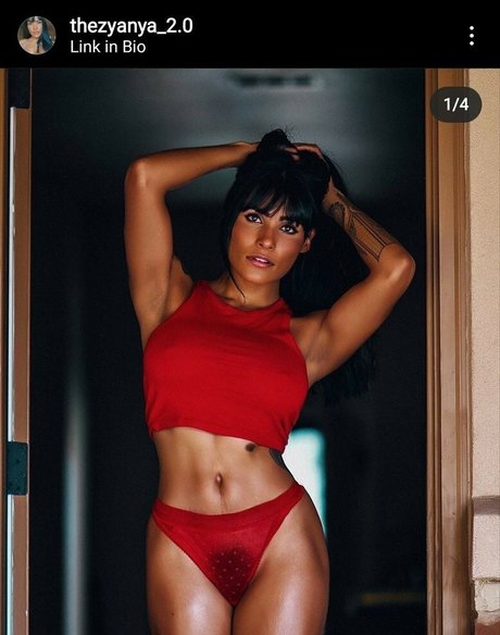 Foto di nudo di fuga di OnlyFans di Thezyanya