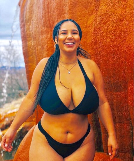 Foto di nudo di fuga di OnlyFans di Katelyn Folasade