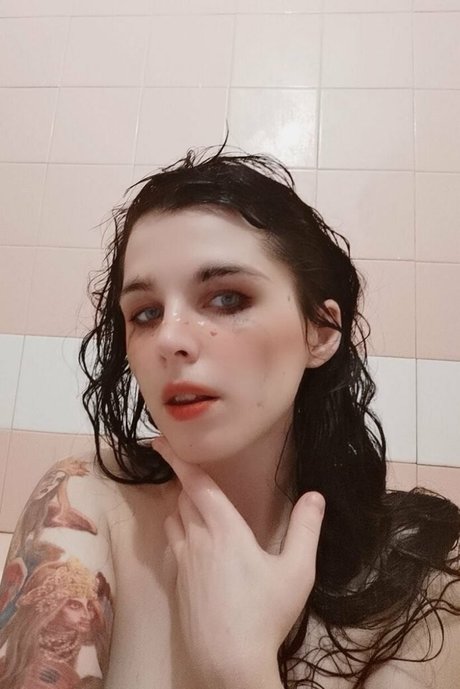 Foto di nudo di fuga di OnlyFans di Cozshedead
