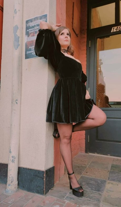 Adora_Amour