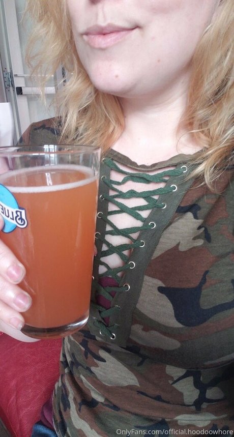 Official.hoodoowhore