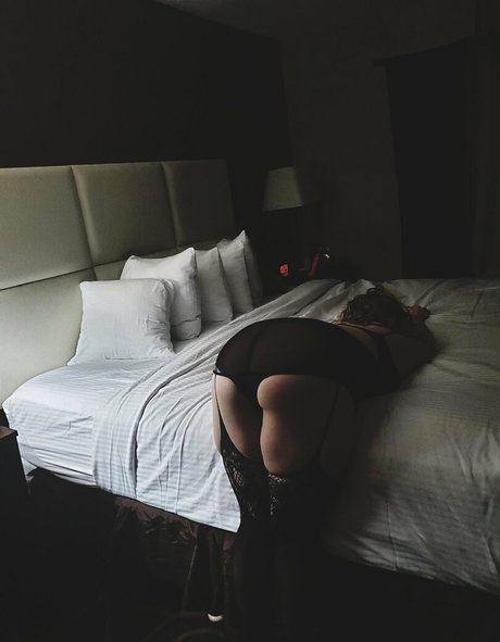 Official.hoodoowhore