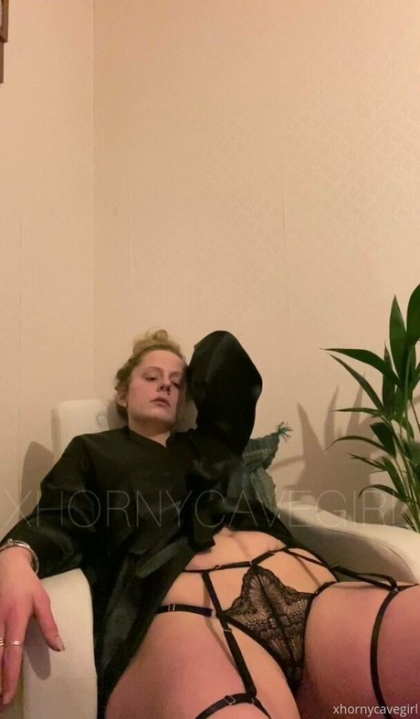 Hornycavegirl