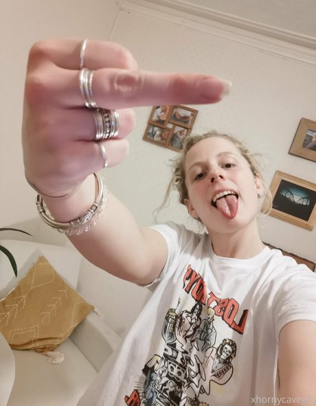Foto di nudo di fuga di OnlyFans di Hornycavegirl