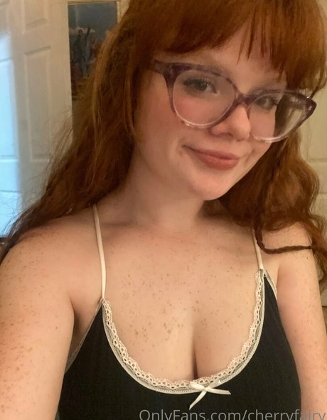 Foto di nudo di fuga di OnlyFans di Cherryfairy