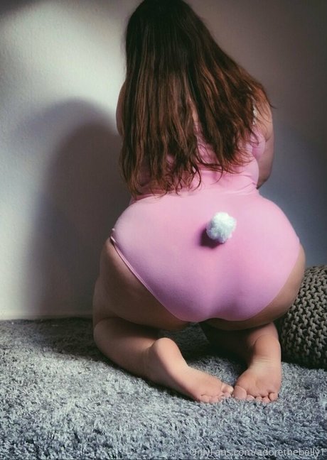 Foto di nudo di fuga di OnlyFans di Adorethebelly1