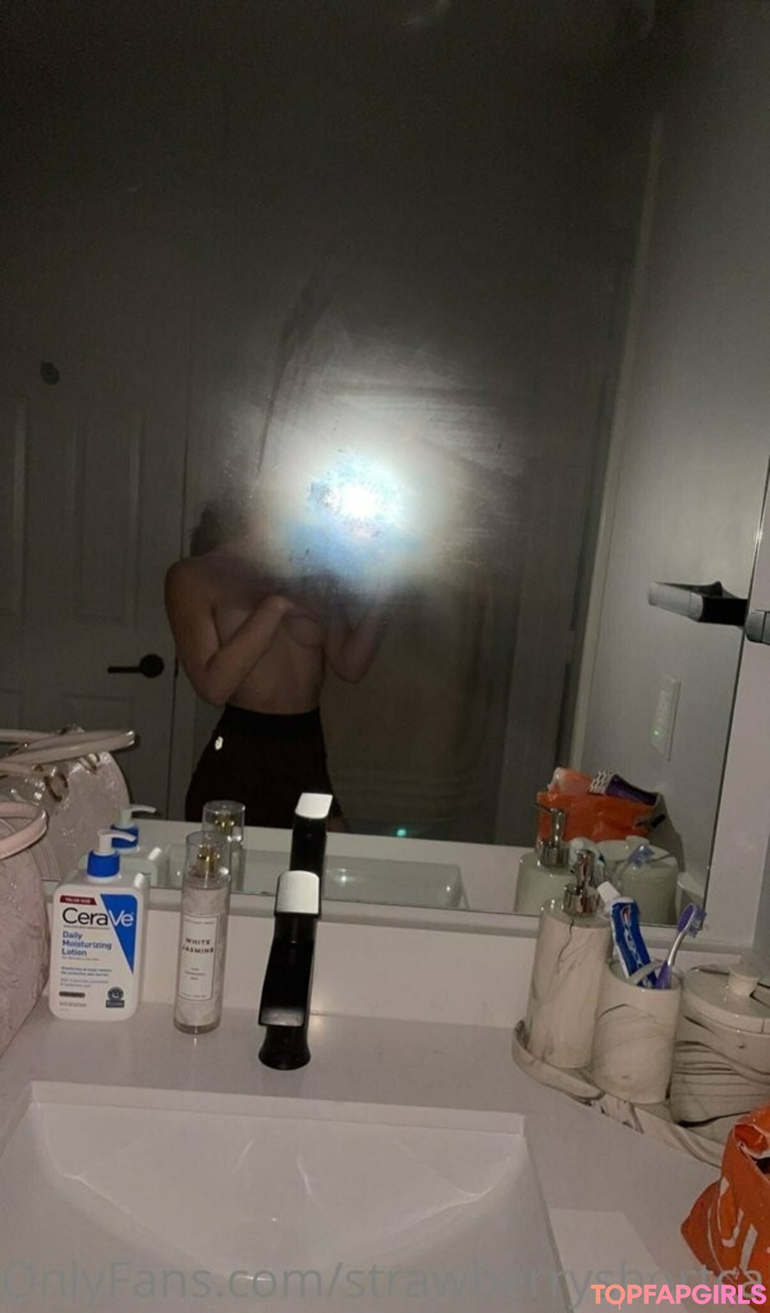 Foto di nudo di fuga di OnlyFans di Strawberryshortcakes420 #8 Foto di nudo di fuga di OnlyFans di Strawberryshortcakes420 #8