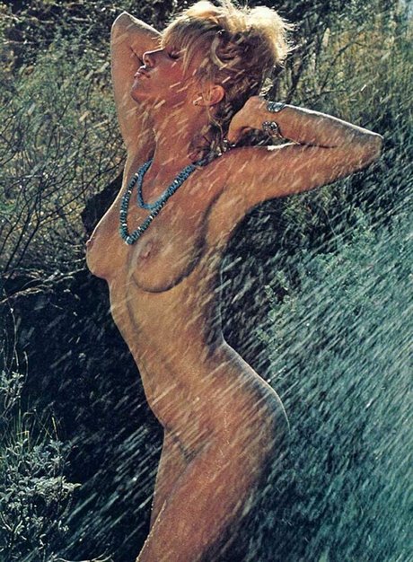 Foto di nudo di fuga di OnlyFans di Suzanne Somers