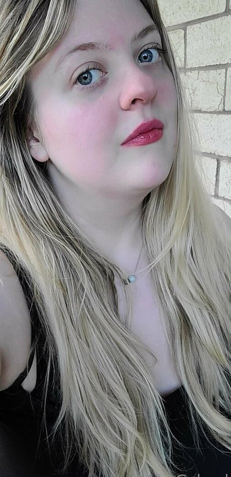 Foto di nudo di fuga di OnlyFans di Yesmisscabrel