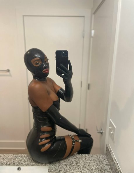 Foto di nudo di fuga di OnlyFans di Carmencruz
