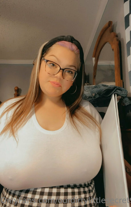 Foto di nudo di fuga di OnlyFans di Ourdirtylittlesecret96
