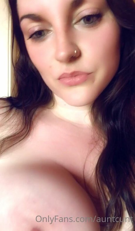 Foto di nudo di fuga di OnlyFans di Auntcunt