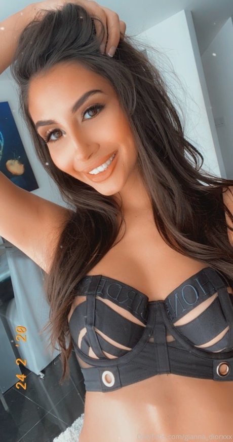 Foto di nudo di fuga di OnlyFans di Giannadiorxxx