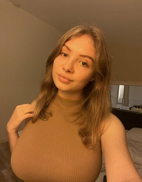 Foto di nudo di fuga di OnlyFans di Esvittie