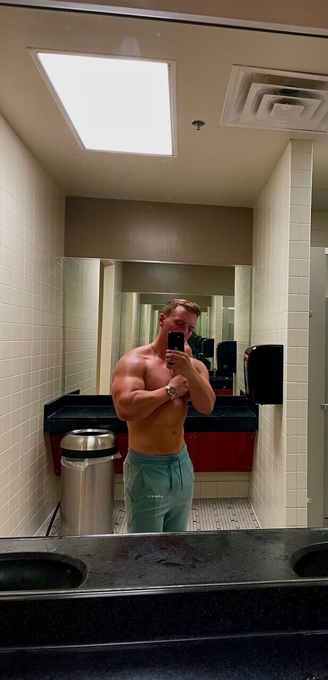 Foto di nudo di fuga di OnlyFans di Thepeachylad