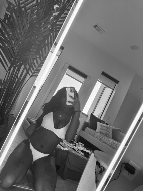 Foto di nudo di fuga di OnlyFans di Sunshine
