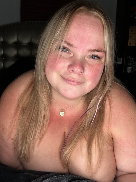 Foto di nudo di fuga di OnlyFans di Stardust