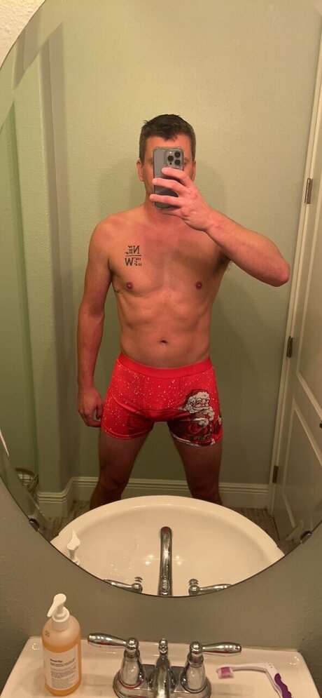 Foto di nudo di fuga di OnlyFans di Stayathomesstag
