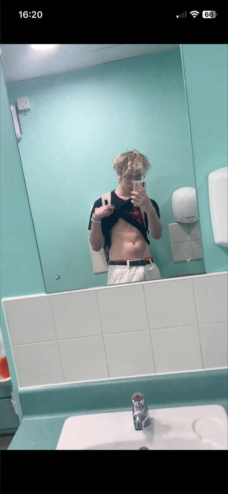 Foto di nudo di fuga di OnlyFans di Teddyyetio