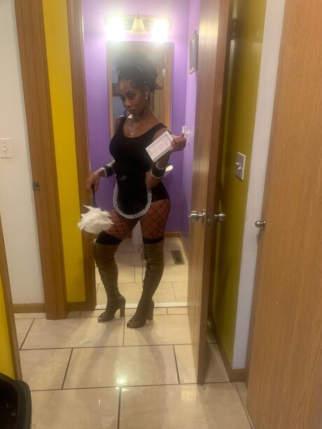 Foto di nudo di fuga di OnlyFans di Mademaid