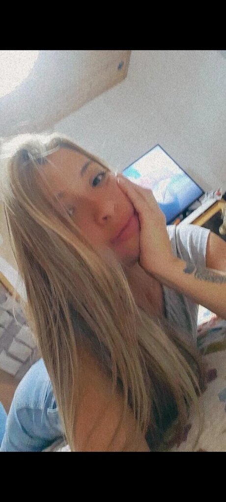 Foto di nudo di fuga di OnlyFans di Flopi 