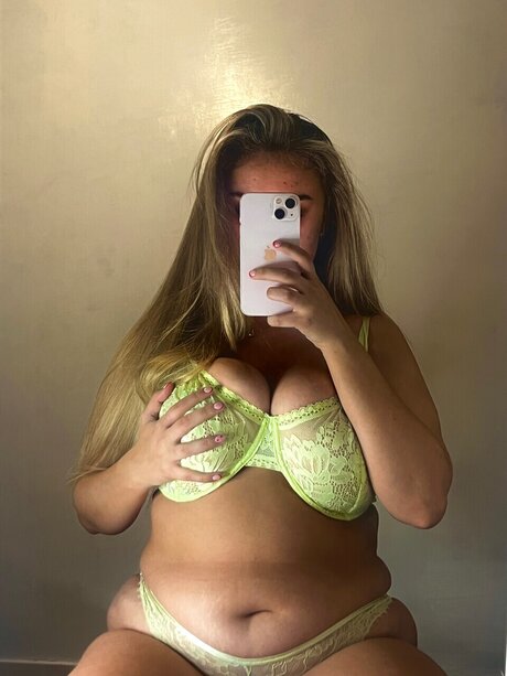 Foto di nudo di fuga di OnlyFans di Lou