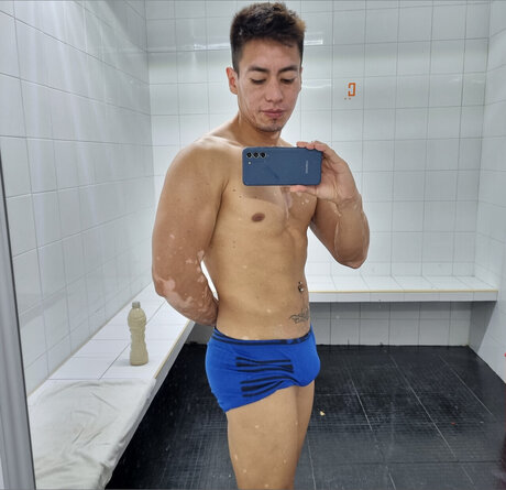 Foto di nudo di fuga di OnlyFans di Mixbroncelatino