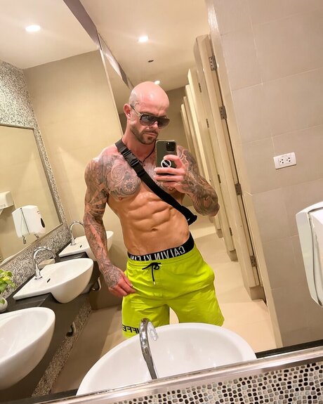 Foto di nudo di fuga di OnlyFans di Shredded Kiwi