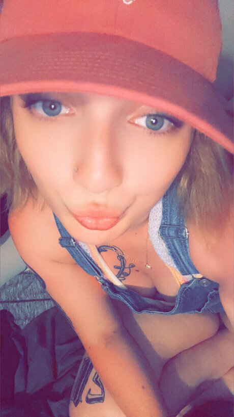 Foto di nudo di fuga di OnlyFans di Bella