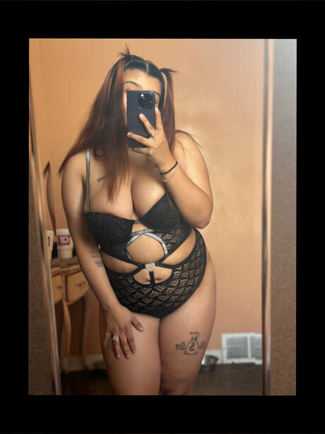 Foto di nudo di fuga di OnlyFans di Val 