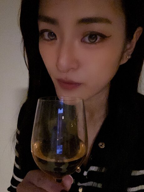Foto di nudo di fuga di OnlyFans di Asiantina