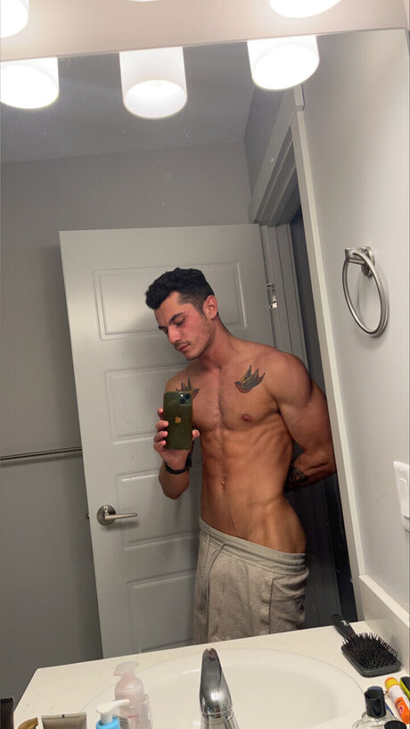 Foto di nudo di fuga di OnlyFans di Tyler Hyundai