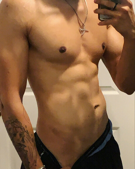 Foto di nudo di fuga di OnlyFans di Adam Fire